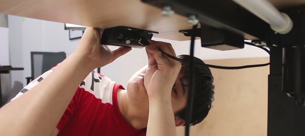Step 14: Connect the motor cable